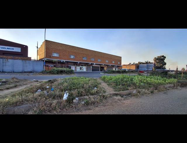 1,265M² BUILDING FOR SALE IN APEX